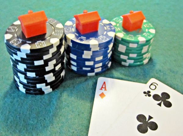 https://www.reddit.com/r/poker/comments/1u6pvxh/best_way_to_learn_poker_long_term/ - 长期提升德州扑克水平的最佳路径：从数学到实战的系统化学习
