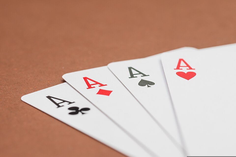https://www.reddit.com/r/poker/comments/1u10kzz/how_do_you_deal_with_unwanted_advice/ - 面对赛后“好心”指点,职业牌手如何优雅应对?——从一手33葫芦说起